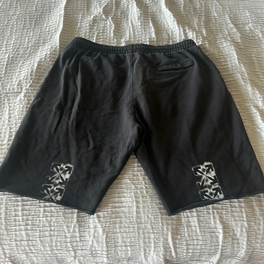 Off-White
logo-print cotton track shorts